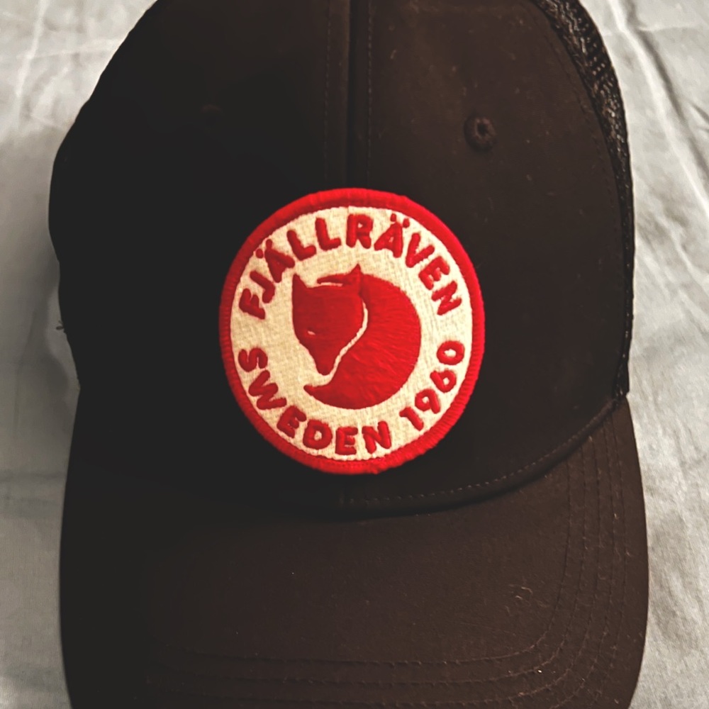 Fjallraven trucker hat. Snap back. Black with Classic 1960 fjallraven logo.